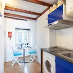 Appartement Mouraria I, Eco-duplex, French Balcony & Smart Check-in Lissabon