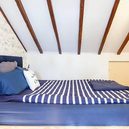 Mouraria I, Eco-duplex, French Balcony & Smart Check-in Apartment Lissabon