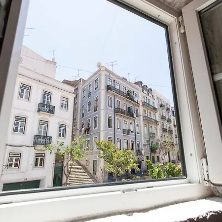 Apartament Mouraria I, Eco-duplex, French Balcony & Smart Check-in *