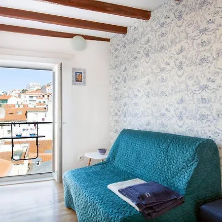 Mouraria I, Eco-duplex, French Balcony & Smart Check-in Apartament
