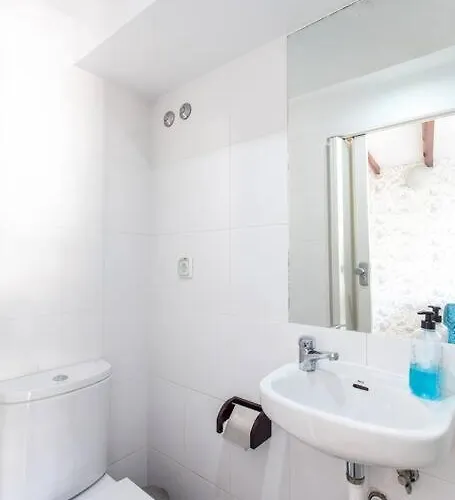 Mouraria I, Eco-duplex, French Balcony & Smart Check-in リスボン
