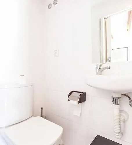 Mouraria I, Eco-duplex, French Balcony & Smart Check-in * リスボン