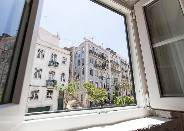 アパート Mouraria I, Eco-duplex, French Balcony & Smart Check-in *