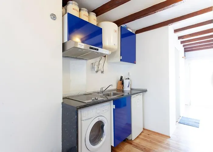 Mouraria I, Eco-duplex, French Balcony & Smart Check-in アパート