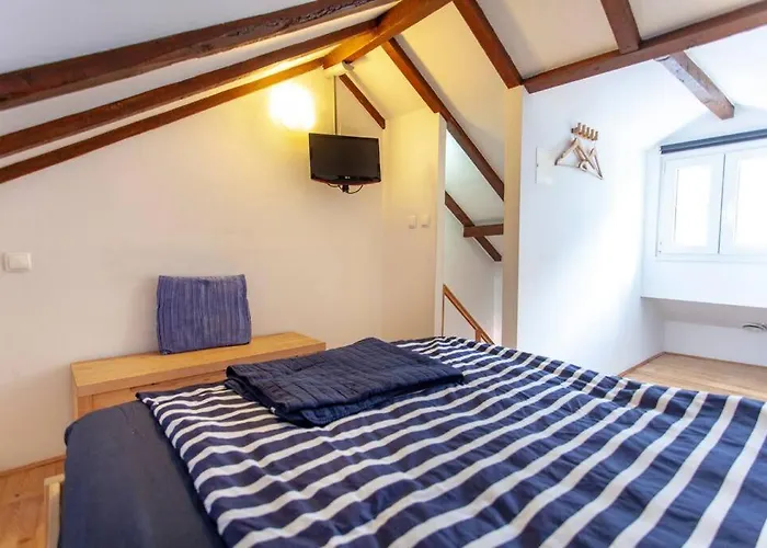 Mouraria I, Eco-duplex, French Balcony & Smart Check-in * リスボン