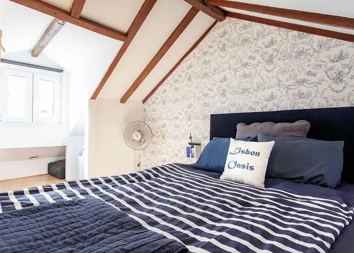 アパート Mouraria I, Eco-duplex, French Balcony & Smart Check-in *