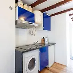 Mouraria I, Eco-duplex, French Balcony & Smart Check-in Apartment